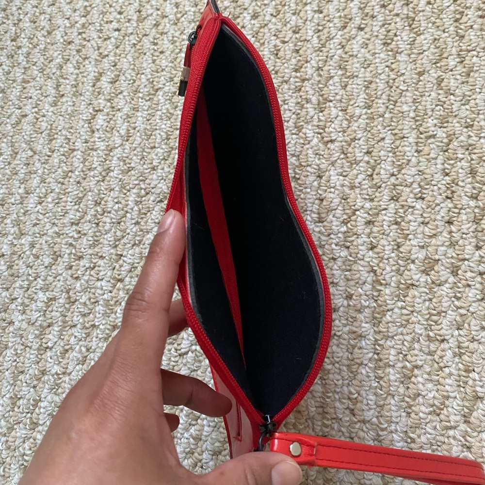 BETSEY JOHNSON | Red Lips Wristlet Zipper Clutch - Picture 4 of 9